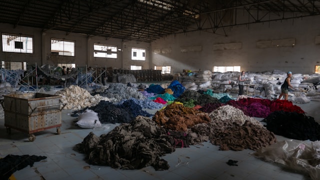 Lean Fashion: Reducing Deadstock and Waste Through Accurate Production Forecasting