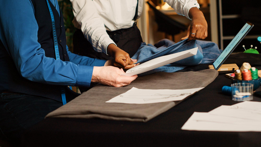 Managing the Hardware: Why Menswear Tech Packs Require Ultimate Precision (and How to Track the Trims)